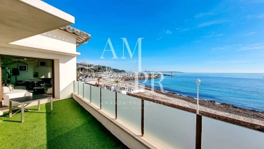 Villa first row sea front - Eyes in the water - Palm Beach Cannes for sale for 2,950,000&euro; in Alpes-Maritimes, Provence-Alpes-Côte-d'Azur