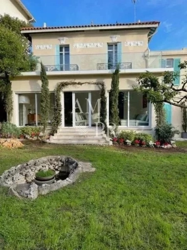 BOURGEOIS VILLA COMPLETELY RENOVATED TOP OF THE RANGE. for sale for 1,990,000&euro; in Alpes-Maritimes, Provence-Alpes-Côte-d'Azur