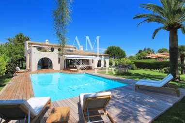 5 Bedroom(s) - 2,306m² land for sale in Alpes-Maritimes, Provence-Alpes-Côte-d'Azur, France - FrenchPropertyPortal.com Co-Exclusive to Amanda Properties – Sea View Villa – 5 Bedrooms – Pool, Living Room & Master Suite on One Level for sale for 3,990,000€ in Alpes-Maritimes, Provence-Alpes-Côte-d'Azur