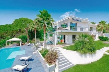 4 Bedroom(s) - 0 m² land for sale in Alpes-Maritimes, Provence-Alpes-Côte-d'Azur, France - FrenchPropertyPortal.com Cannes heights - Totally renovated villa for sale for 3,390,000€ in Alpes-Maritimes, Provence-Alpes-Côte-d'Azur