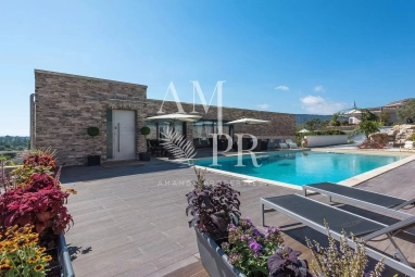 4 Bedroom(s) - 1,261m² land for sale in Alpes-Maritimes, Provence-Alpes-Côte-d'Azur, France - FrenchPropertyPortal.com Contemporary- Open view for sale for 2,280,000€ in Alpes-Maritimes, Provence-Alpes-Côte-d'Azur