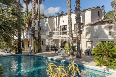 8 Bedroom(s) - 0 m² land for sale in Alpes-Maritimes, Provence-Alpes-Côte-d'Azur, France - FrenchPropertyPortal.com Beautiful family property - unobstructed view - Biot for sale for 2,625,000€ in Alpes-Maritimes, Provence-Alpes-Côte-d'Azur