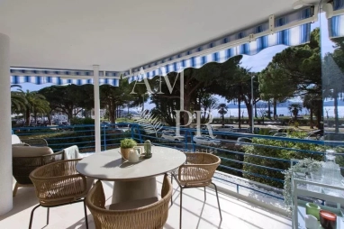 2 Bedroom(s) - 0 m² land for sale in Alpes-Maritimes, Provence-Alpes-Côte-d'Azur, France - FrenchPropertyPortal.com Exclusive – Cannes Croisette – 80 m² two-bedroom flat – Sea view for sale for 1,780,000€ in Alpes-Maritimes, Provence-Alpes-Côte-d'Azur