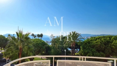 Cannes Croisette - View over the sea and the Port Canto for sale for 1,990,000&euro; in Alpes-Maritimes, Provence-Alpes-Côte-d'Azur