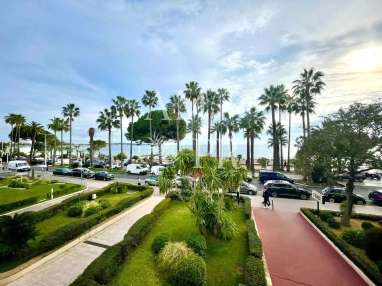 0 m² land for sale in Alpes-Maritimes, Provence-Alpes-Côte-d'Azur, France - FrenchPropertyPortal.com Cannes Croisette - 3-room flat of 57 m² - Sea view for sale for 1,650,000€ in Alpes-Maritimes, Provence-Alpes-Côte-d'Azur