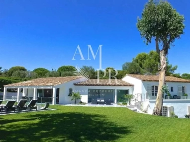 5 Bedroom(s) - 0 m² land for sale in Alpes-Maritimes, Provence-Alpes-Côte-d'Azur, France - FrenchPropertyPortal.com PRIVATE GATED ESTATE: OPEN VIEWS AND LARGE GROUNDS FOR RENT for sale for POA€ in Alpes-Maritimes, Provence-Alpes-Côte-d'Azur