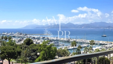 CO-EXCLUSIVE SALES MANDATE - CANNES CROISETTE - 3-bedroom penthouse 120sqm - Panoramic sea views for sale for 4,250,000&euro; in Alpes-Maritimes, Provence-Alpes-Côte-d'Azur