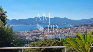 250 sqm Duplex Penthouse with Sea Views, 350 sqm Terrace and Private Swimming Pool for sale for 3,480,000&euro; in Alpes-Maritimes, Provence-Alpes-Côte-d'Azur