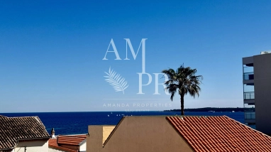 0 m² land for sale in Alpes-Maritimes, Provence-Alpes-Côte-d'Azur, France - FrenchPropertyPortal.com Cannes Palm Beach – 25m² studio on the second row – Sea view – Direct access to the beaches for sale for 395,000€ in Alpes-Maritimes, Provence-Alpes-Côte-d'Azur