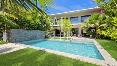 4 Bedroom(s) - 0 m² land for sale in Alpes-Maritimes, Provence-Alpes-Côte-d'Azur, France - FrenchPropertyPortal.com Elegant Contemporary Townhouse - Tropical inspiration for sale for 2,900,000€ in Alpes-Maritimes, Provence-Alpes-Côte-d'Azur