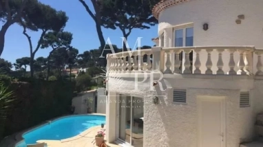 2 Bedroom(s) - 508m² land for sale in Alpes-Maritimes, Provence-Alpes-Côte-d'Azur, France - FrenchPropertyPortal.com Villa Cap d'Antibes Sea view for sale for 3,200,000€ in Alpes-Maritimes, Provence-Alpes-Côte-d'Azur