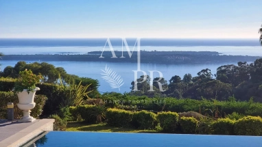 Luxury Villa for Sale in Super Cannes – Exceptional Sea View over the Lérins Islands for sale for 7,990,000&euro; in Alpes-Maritimes, Provence-Alpes-Côte-d'Azur