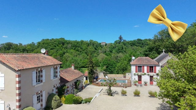 
Set of 3 Gîtes and Residential House on 12 Hectares
 for sale for 590,000&euro; in Vienne, Poitou-Charentes