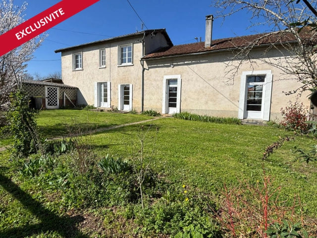 3 Bedroom(s) - 1 Bathroom(s) - 650m² land for sale in Vienne, Poitou-Charentes, France - FrenchPropertyPortal.com
House in Civray
for sale for 97,000€ in Vienne, Poitou-Charentes