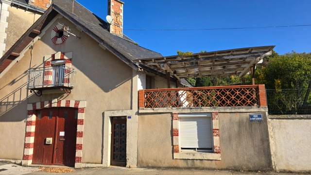 2 Bedroom(s) - 1 Bathroom(s) - 140m² land for sale in Vienne, Poitou-Charentes, France - FrenchPropertyPortal.com
Civray House
for sale for 42,000€ in Vienne, Poitou-Charentes