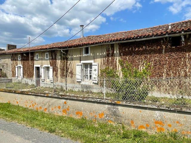 
Savigne house 3 room(s) 79.93 m2
 for sale for 55,000&euro; in Vienne, Poitou-Charentes