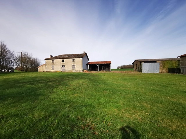 2 Bedroom(s) - 23,360m² land for sale in Vienne, Poitou-Charentes, France - FrenchPropertyPortal.com
House to renovate Blanzay
for sale for 118,000€ in Vienne, Poitou-Charentes