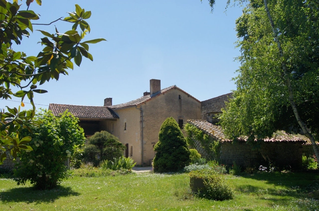 3 Bedroom(s) - 1 Bathroom(s) - 3,027m² land for sale in Vienne, Poitou-Charentes, France - FrenchPropertyPortal.com
Character house Saint Pierre D Exideuil
for sale for 233,200€ in Vienne, Poitou-Charentes