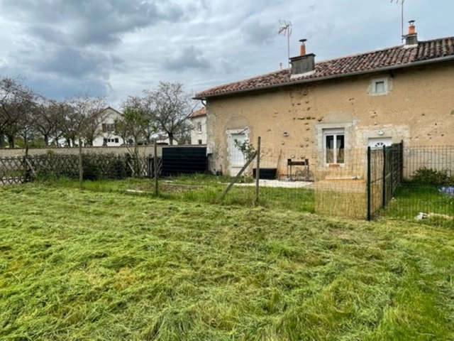 3 Bedroom(s) - 4,671m² land for sale in Charente, Poitou-Charentes, France - FrenchPropertyPortal.com
Investment building in Les Adjots
for sale for 105,000€ in Charente, Poitou-Charentes