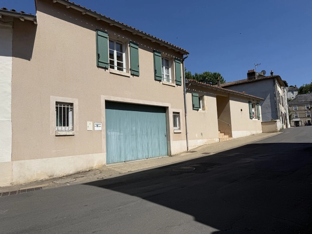 4 Bedroom(s) - 1 Bathroom(s) - 0 m² land for sale in Vienne, Poitou-Charentes, France - FrenchPropertyPortal.com
Civray Townhouse
for sale for 235,000€ in Vienne, Poitou-Charentes
