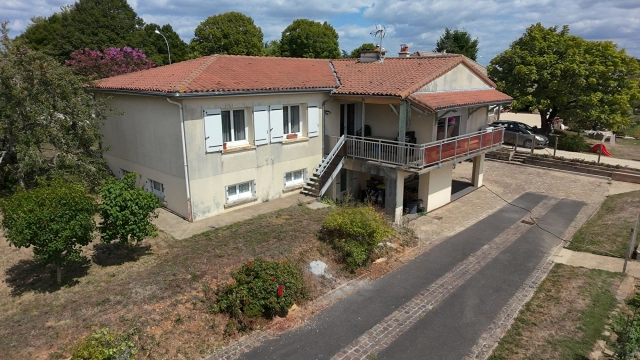 
Saint Pierre D Exideuil House
 for sale for 165,000&euro; in Vienne, Poitou-Charentes