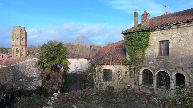 4 Bedroom(s) - 1,169m² land for sale in Vienne, Poitou-Charentes, France - FrenchPropertyPortal.com
Charroux House
for sale for 97,000€ in Vienne, Poitou-Charentes