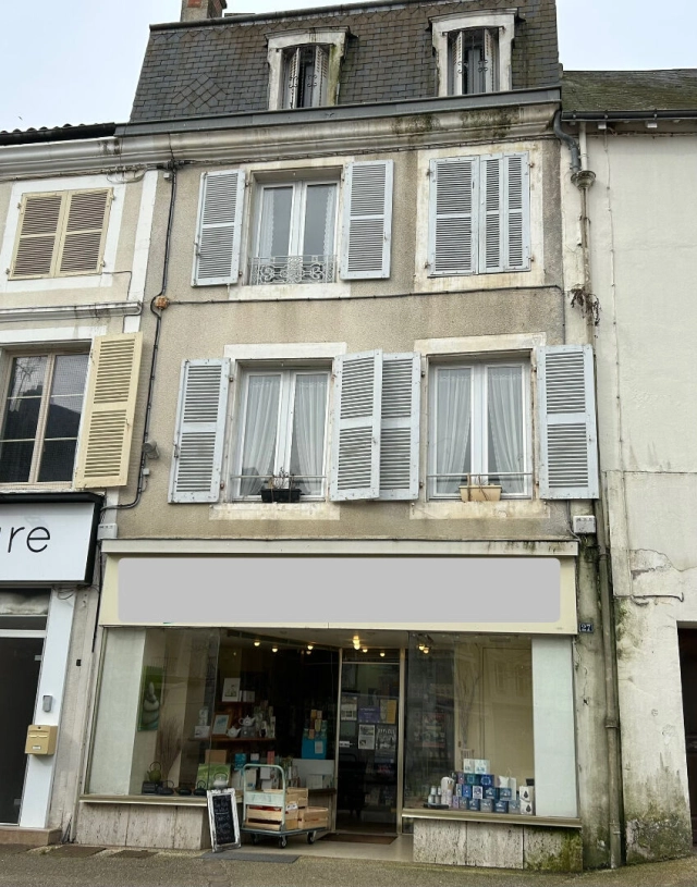 3 Bedroom(s) - 262m² land for sale in Vienne, Poitou-Charentes, France - FrenchPropertyPortal.com
Investment property in Civray, 8 rooms
for sale for 124,000€ in Vienne, Poitou-Charentes