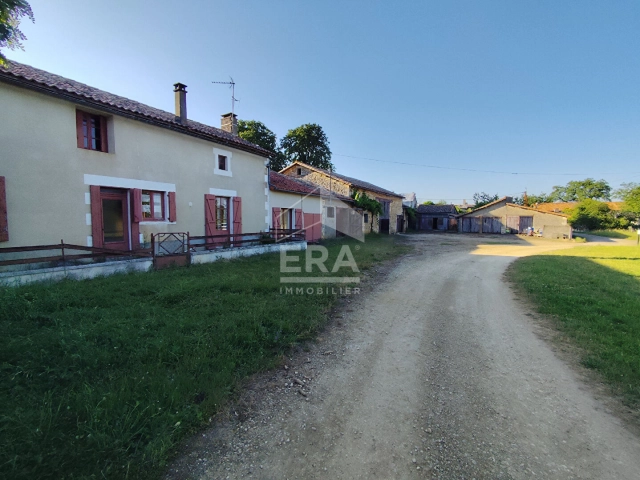 3 Bedroom(s) - 3,404m² land for sale in Vienne, Poitou-Charentes, France - FrenchPropertyPortal.com
for sale for 107,000€ in Vienne, Poitou-Charentes