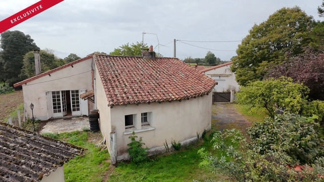 2 Bedroom(s) - 1 Bathroom(s) - 928m² land for sale in Vienne, Poitou-Charentes, France - FrenchPropertyPortal.com
Single-story house to renovate - La Chapelle Bâton
for sale for 49,500€ in Vienne, Poitou-Charentes