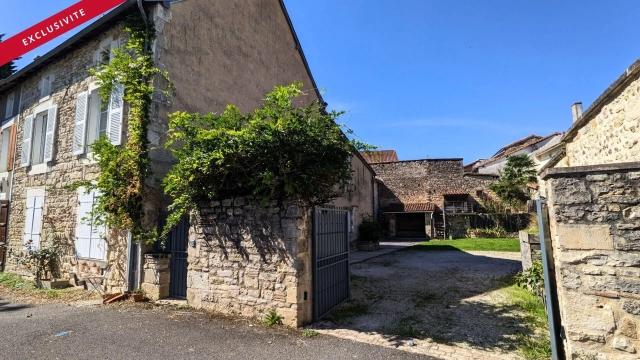 6 Bedroom(s) - 547m² land for sale in Vienne, Poitou-Charentes, France - FrenchPropertyPortal.com
Large renovated 17th century town house
for sale for 250,000€ in Vienne, Poitou-Charentes