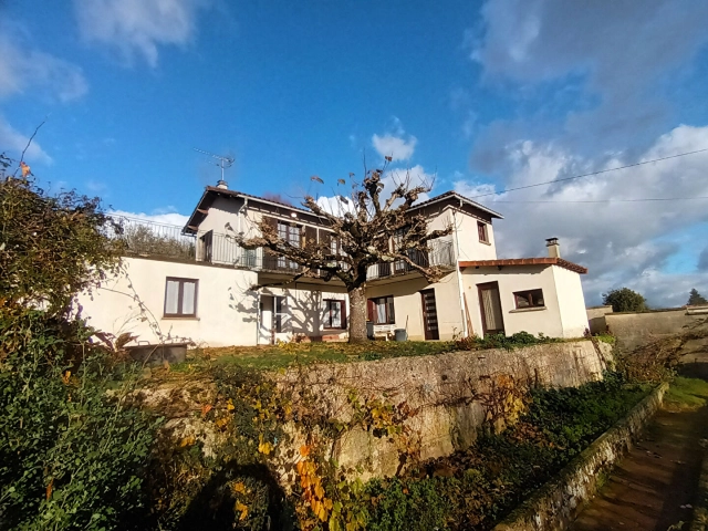 3 Bedroom(s) - 1,100m² land for sale in Vienne, Poitou-Charentes, France - FrenchPropertyPortal.com
Villa In Civray
for sale for 130,000€ in Vienne, Poitou-Charentes