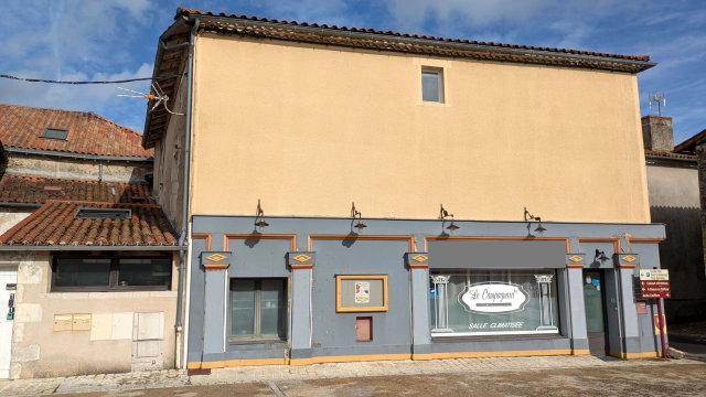 
Investment property in the town center - Usson du Poitou
 for sale for 191,000&euro; in Vienne, Poitou-Charentes