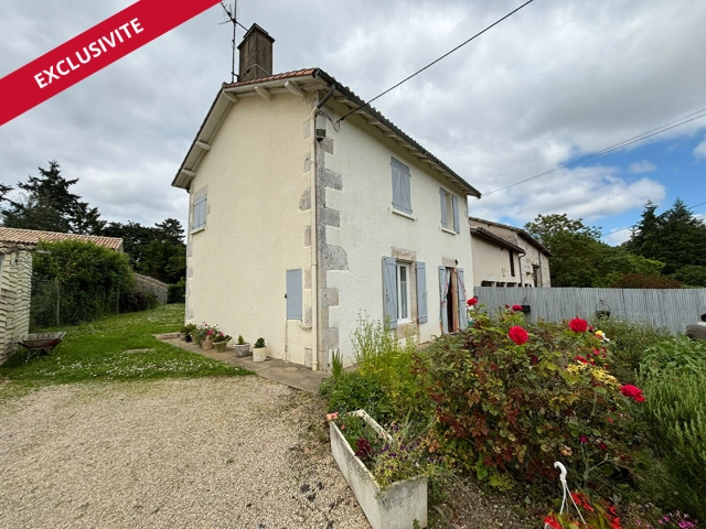 2 Bedroom(s) - 6,153m² land for sale in Vienne, Poitou-Charentes, France - FrenchPropertyPortal.com
Valence House in Poitou
for sale for 87,000€ in Vienne, Poitou-Charentes