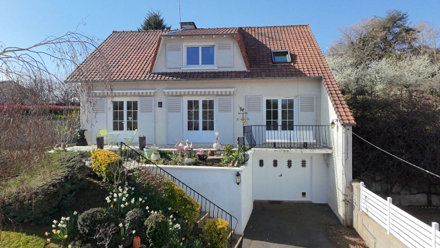 3 Bedroom(s) - 861m² land for sale in Vienne, Poitou-Charentes, France - FrenchPropertyPortal.com
House in Civray, 6 rooms
for sale for 225,000€ in Vienne, Poitou-Charentes