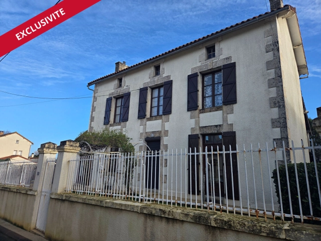 2 Bedroom(s) - 1 Bathroom(s) - 1,293m² land for sale in Vienne, Poitou-Charentes, France - FrenchPropertyPortal.com
House in the town center of Civray
for sale for 124,000€ in Vienne, Poitou-Charentes