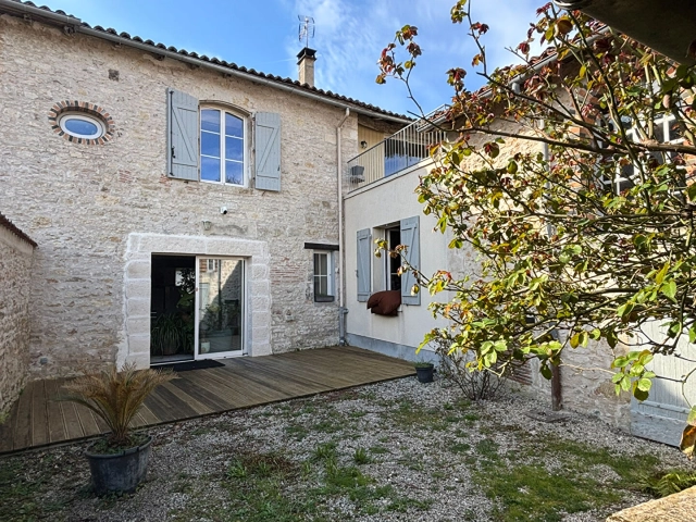 4 Bedroom(s) - 316m² land for sale in Vienne, Poitou-Charentes, France - FrenchPropertyPortal.com
House in Charroux
for sale for 259,000€ in Vienne, Poitou-Charentes