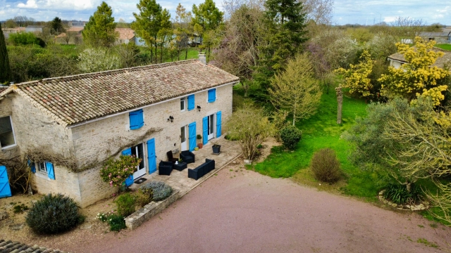 5 Bedroom(s) - 1 Bathroom(s) - 4,151m² land for sale in Deux-Sèvres, Poitou-Charentes, France - FrenchPropertyPortal.com
Renovated farmhouse and gîte in Vançais
for sale for 330,000€ in Deux-Sèvres, Poitou-Charentes