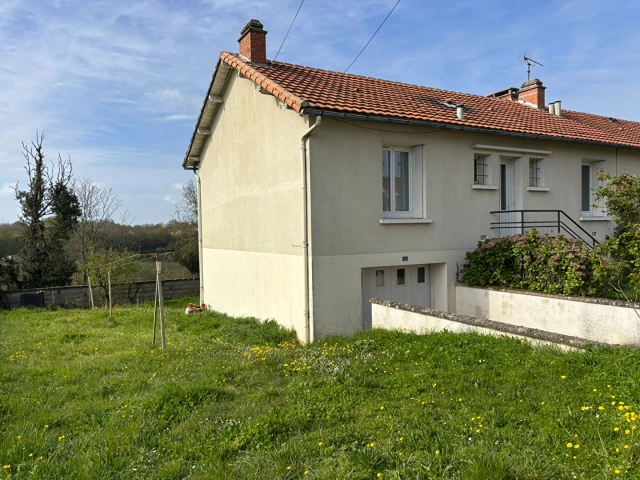 3 Bedroom(s) - 1,021m² land for sale in Vienne, Poitou-Charentes, France - FrenchPropertyPortal.com
House in Civray, 4 rooms
for sale for 87,000€ in Vienne, Poitou-Charentes