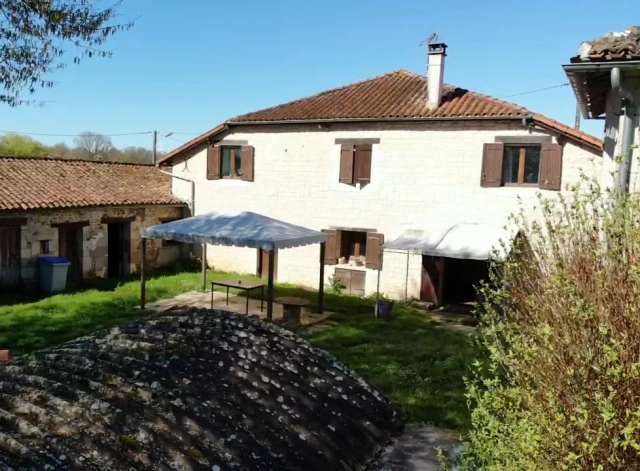 
House in La Chapelle Baton, 5 rooms, 195 m2
 for sale for 178,000&euro; in Vienne, Poitou-Charentes