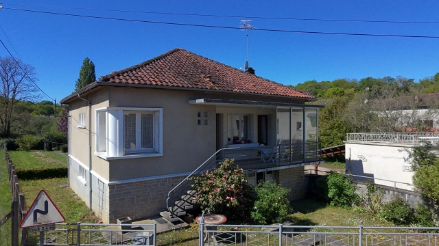 3 Bedroom(s) - 4,515m² land for sale in Vienne, Poitou-Charentes, France - FrenchPropertyPortal.com
for sale for 87,000€ in Vienne, Poitou-Charentes