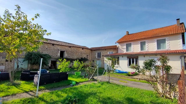 
Large house with barn in Vouleme
 for sale for 140,000&euro; in Vienne, Poitou-Charentes