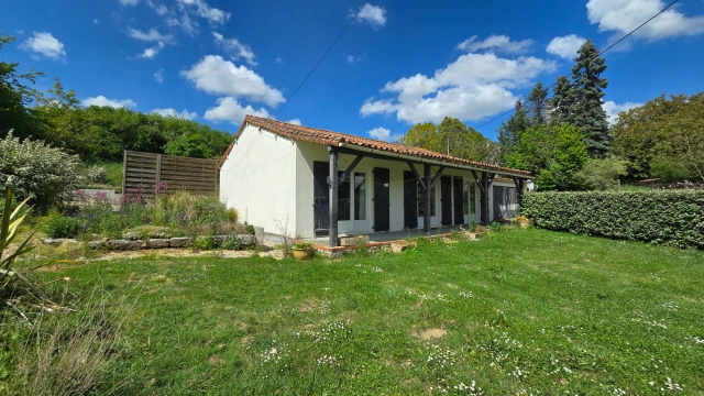 2 Bedroom(s) - 1,622m² land for sale in Vienne, Poitou-Charentes, France - FrenchPropertyPortal.com
Kneeling Pavilion
for sale for 129,000€ in Vienne, Poitou-Charentes