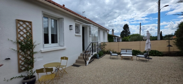 2 Bedroom(s) - 1 Bathroom(s) - 705m² land for sale in Vienne, Poitou-Charentes, France - FrenchPropertyPortal.com
Newly renovated 2-bedroom cottage in Civray (86)
for sale for 133,000€ in Vienne, Poitou-Charentes