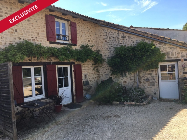 4 Bedroom(s) - 1 Bathroom(s) - 1,165m² land for sale in Vienne, Poitou-Charentes, France - FrenchPropertyPortal.com
House for sale Celle Levescault - 7 pièces, 167 m²
for sale for 233,200€ in Vienne, Poitou-Charentes