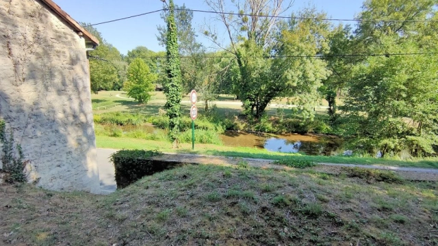 2,426m² land for sale in Vienne, Poitou-Charentes, France - FrenchPropertyPortal.com
Riverside Barn
for sale for 25,000€ in Vienne, Poitou-Charentes
