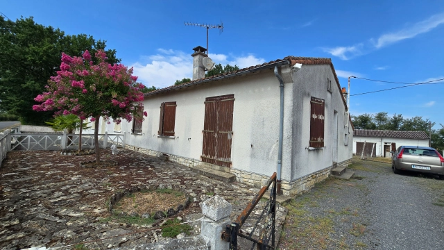 
Charroux Pavilion
 for sale for 60,000&euro; in Vienne, Poitou-Charentes