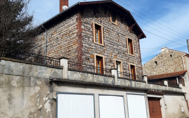 3 Bedroom(s) - 2 Bathroom(s) - 0 m² land for sale in Loire, Rhône-Alpes, France - FrenchPropertyPortal.com Property for Sale for sale for 320,000€ in Loire, Rhône-Alpes