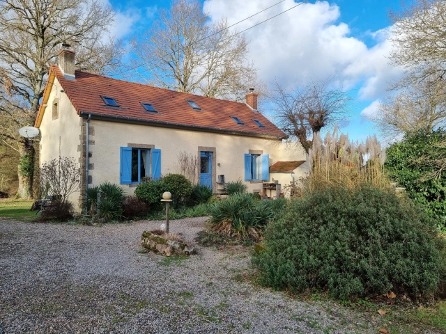 4 Bedroom(s) - 3 Bathroom(s) - 0 m² land for sale in Allier, Auvergne, France - FrenchPropertyPortal.com Charming renovated longère with guest house on grounds of 1,7 ha for sale for 250,000€ in Allier, Auvergne