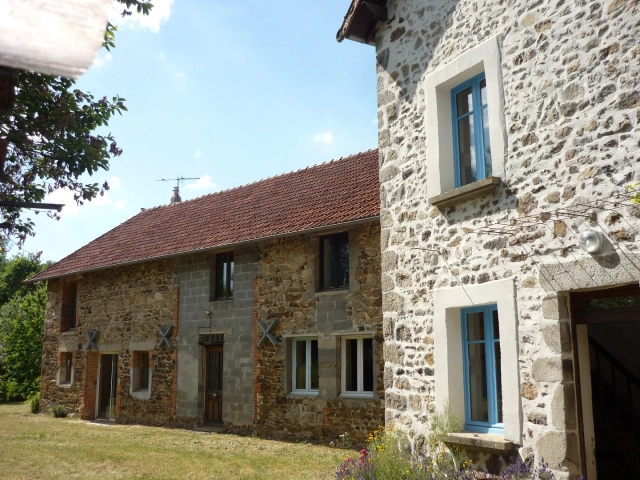 7 Bedroom(s) - 0 m² land for sale in Puy-de-Dôme, Auvergne, France - FrenchPropertyPortal.com Former Long Farmhouse in the Countryside for sale for 149,000€ in Puy-de-Dôme, Auvergne