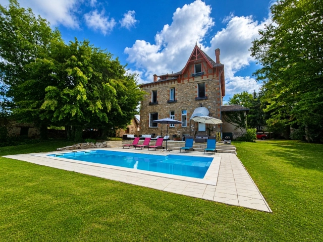 6 Bedroom(s) - 6 Bathroom(s) - 0 m² land for sale in Allier, Auvergne, France - FrenchPropertyPortal.com Superb renovated maison bourgeoise with swimming pool on a plot of 1851 m2 for sale for 399,753€ in Allier, Auvergne